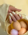 zolty_lakier_z_czarnymi_kropkami.webp