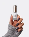 Lakier_hybrydowy_Rain_Check_chłodny_nasycony_szary_kolekcja_Autumn_Society_Saute_Nails.webp