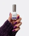 Lakier_hybrydowy_Last_Episode_nasycony_fiolet_odcień_ciemnej_śliwki_limitowana_kolekcja_Autumn_Society_Saute_Nails.webp