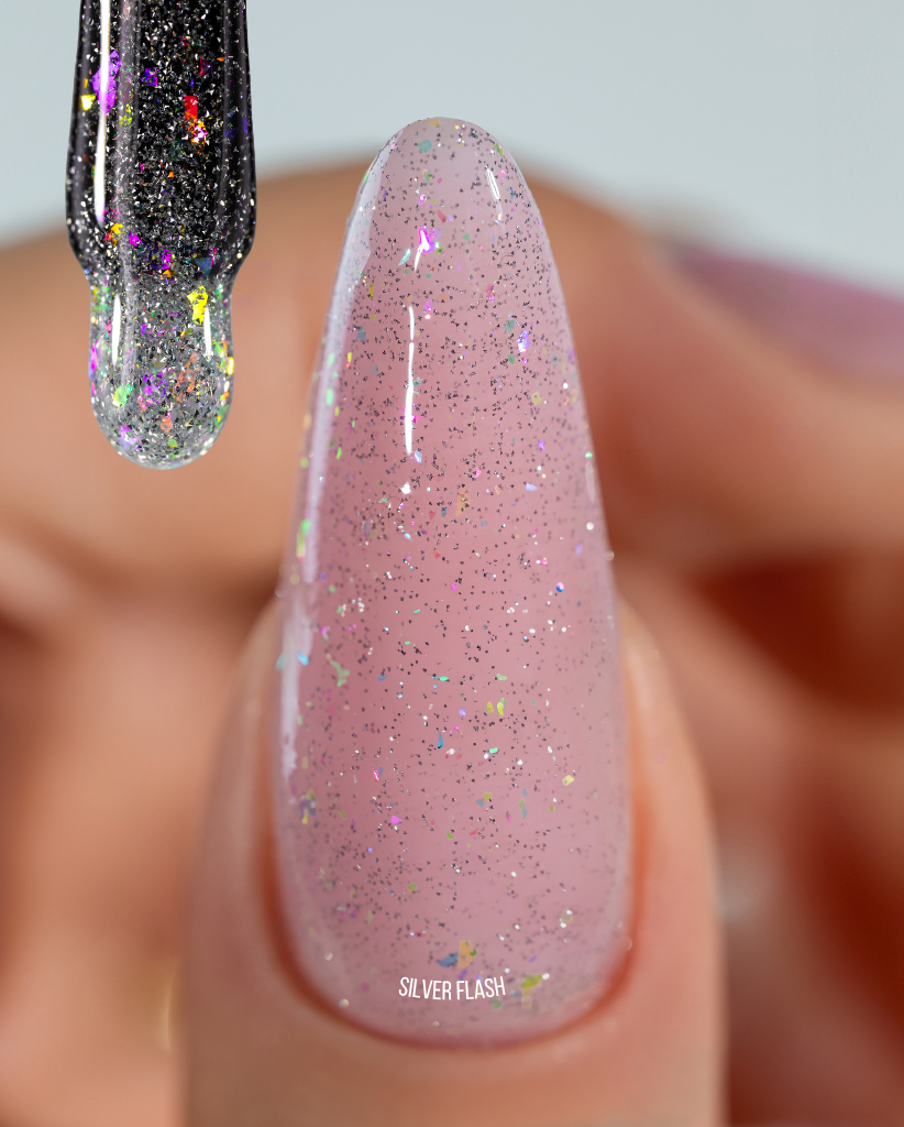 Top Flash z drobinkami Saute Nails – Silver Flash 
