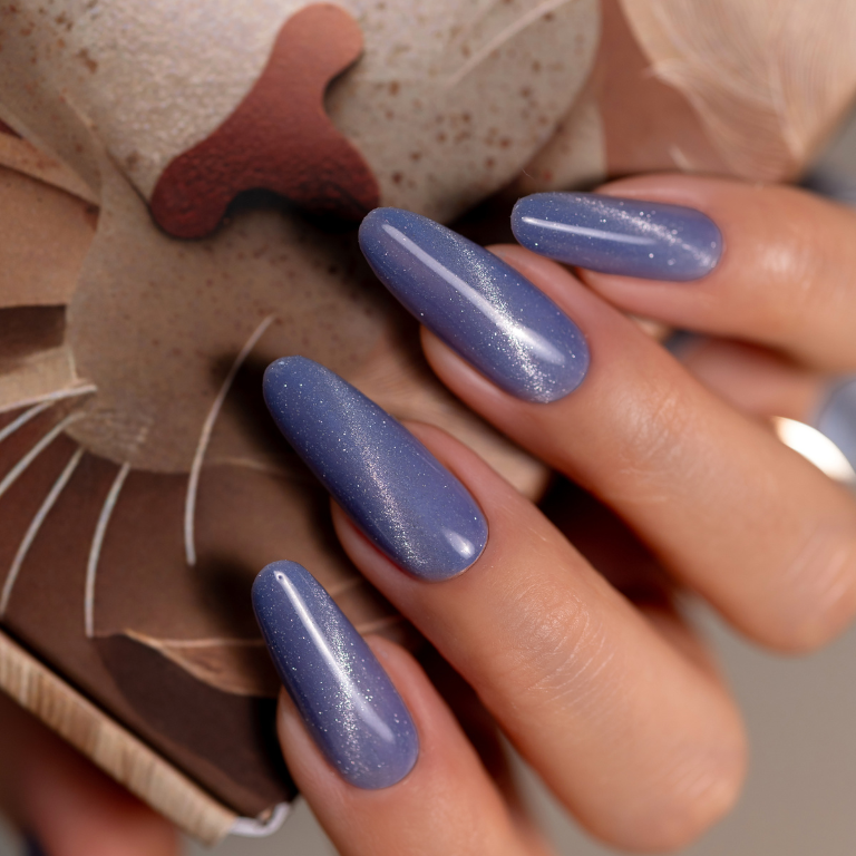 Paznokcie kocie oko – inspiracje na stylizacje z kolekcją Cat Eye Effect Saute Nails