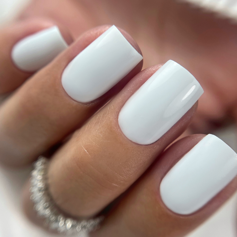 Mleczne lakiery hybrydowe Saute Nails – paleta odcieni